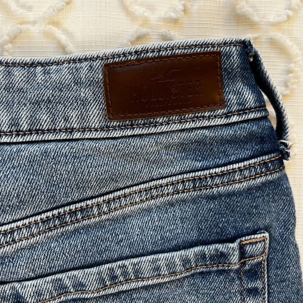 Hollister Ultra High Rise Mom Jean W29 Flower Patch Denim Hippie - Picture 6 of 7